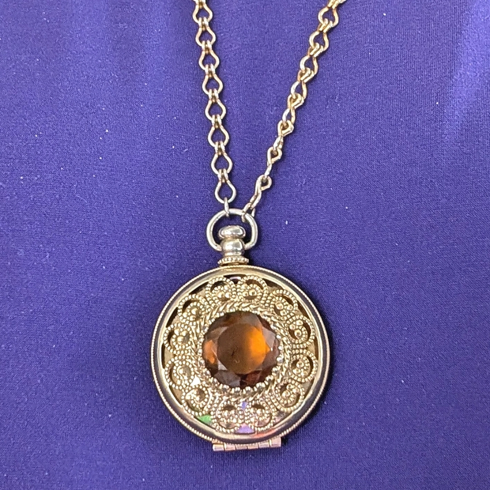 Elegant Victorian  Style Pendant Necklace
